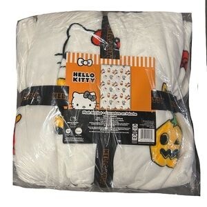 BNIB-HELLO KITTY HALLOWEEN TRICK OR TREAT THROW-TWIN
